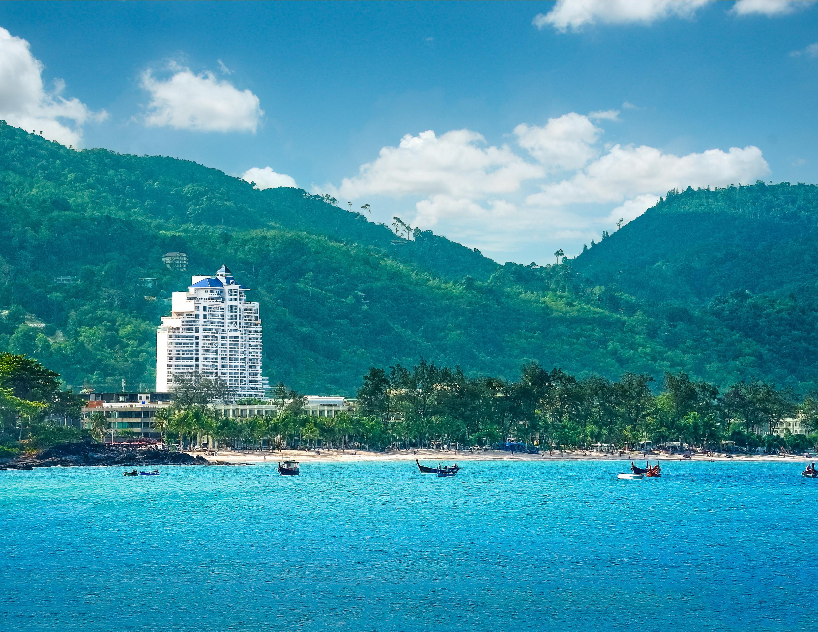 Andaman Beach Suites Hotel, Patong Phuket Экстерьер фото