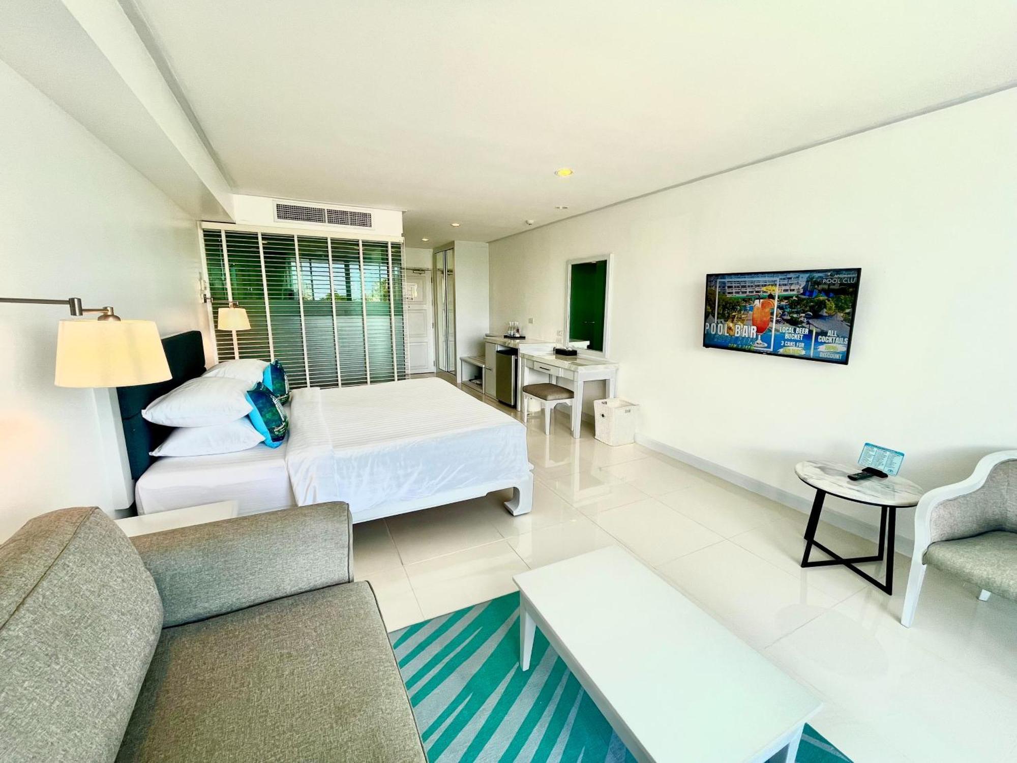 Andaman Beach Suites Hotel, Patong Phuket Экстерьер фото